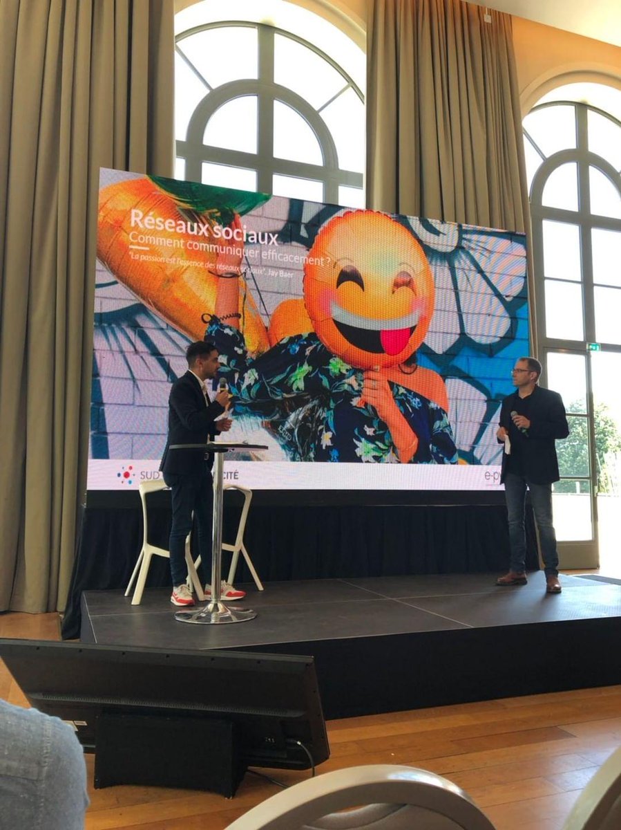 SUDOUESTPUB's tweet photo. Notre brand content manager @ArnoDlcx prend la parole 🎤 sur les bonnes pratiques #reseauxsociaux 📱#epy2019 #pau #digital https://t.co/1cADohQdAz