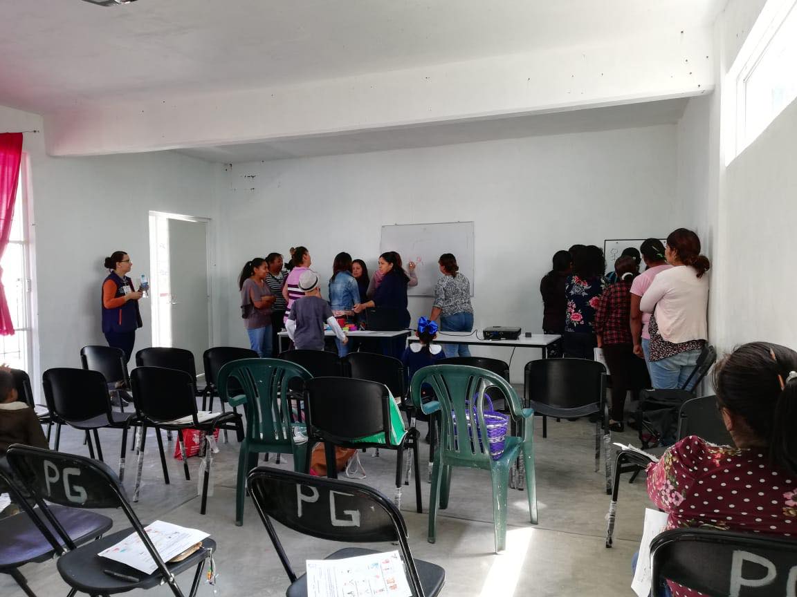 AscensoC's tweet photo. SEGUIMOS IMPLEMENTANDO ACCIONES QUE LLEVEN A LA POBLACIÓN OBJETIVO A ALCANZAR SU SEGURIDAD ALIMENTARIA, EN ESTE CASO CON TALLERES DE NUTRICIÓN EN LAS COMUNIDADES DEL MUNICIPIO DE TULANCINGO, en el marco del programa #HIDALGO_TE_NUTRE, @SEDAGRO_HIDALGO @omarfayad @Car_Muniz https://t.co/iM7CFsOFW8