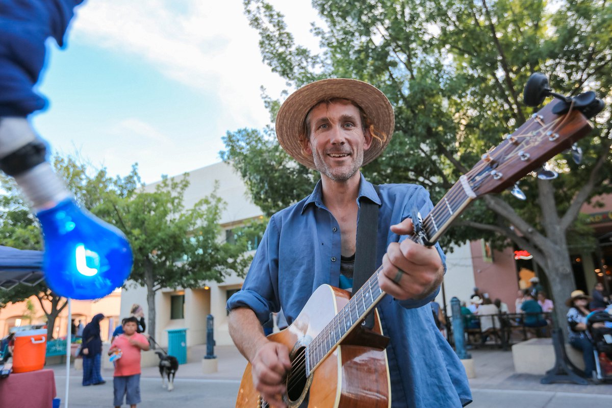 An evening farmers market draws hundreds at Plaza de Las Cruces on Wednesday night #plazadelascruces #farmersmarket #foodtrucks #downtownlascruces See more at @CrucesSunNews