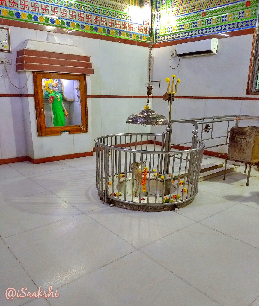 iSaakshi's tweet photo. What started as an planned long ride from #Mumbai ended up as a visit to #Daman & #Dabhel in #Gujarat!
#WalkToTemple was a visit to #Somnath #Mahadev Temple in Dabhel! Designed beautifully w/ glass work, devotees frm across the country visit this Temple for annual Gangaji fair https://t.co/dtvOWtBeV3