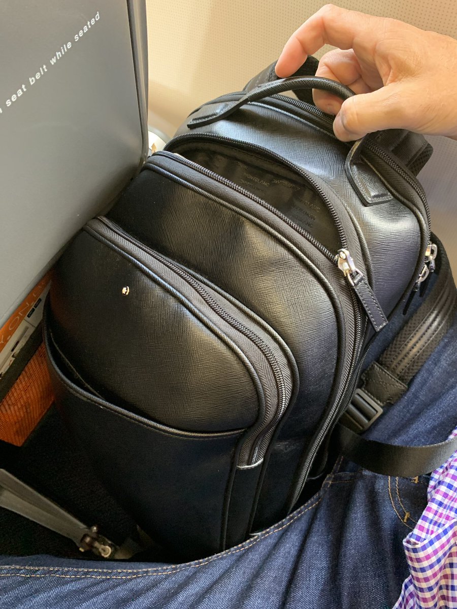 nisamar_pr's tweet photo. #airlines @easyJet maldito robo! Nos hacen pagar 60 euros por una pequeña mochila y nos mandan la maleta de mano a bodega. Sin embargo, todas las mujeres del vuelo pueden entrar sus grandes bolsos, de tamaño mayor a la mochila, de manera gratuita. Indignación #easyjet #injustice https://t.co/RxbMY2NI5B