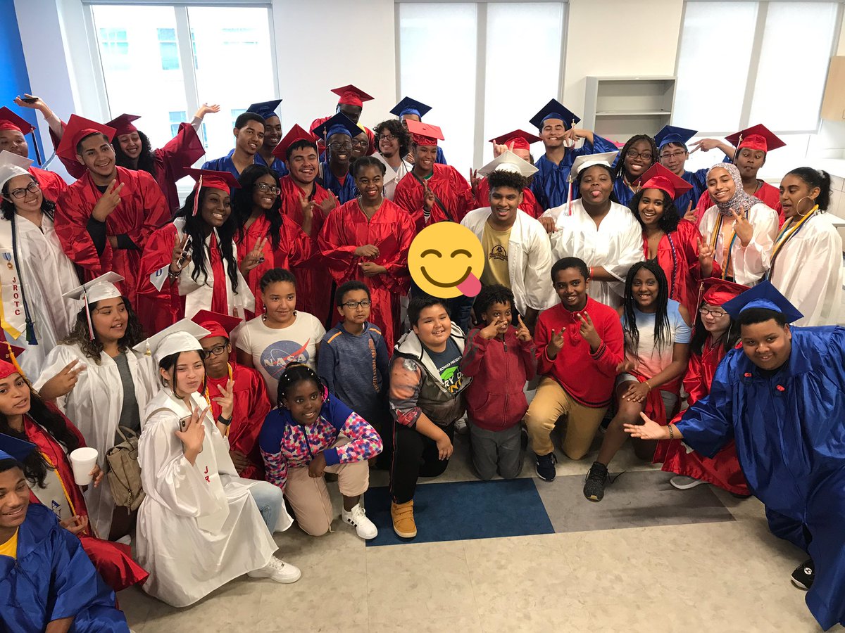 ftd5th's tweet photo. TC Williams Titans visited with FTD fifth graders!! π @FerdinandTDayES @TCWTitans @ACPSk12 https://t.co/UiHM7FRIU8