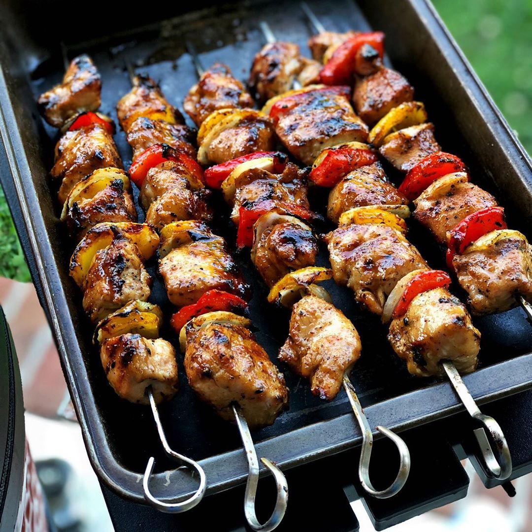 🔥  @chadwicks_life
Kabobs!!! Hit with @four41south / <a href="/lanesbbq/">Harold Lane</a> HD 2.0! <a href="/duckfatspray/">Duck Fat Spray</a> binder! Grilled over <a href="/FogoCharcoal/">FOGOcharcoal</a> on the <a href="/KamadoJoe/">Kamado Joe</a>! <a href="/YukonGlory/">YukonGlory</a> skewers! Peach glazed!