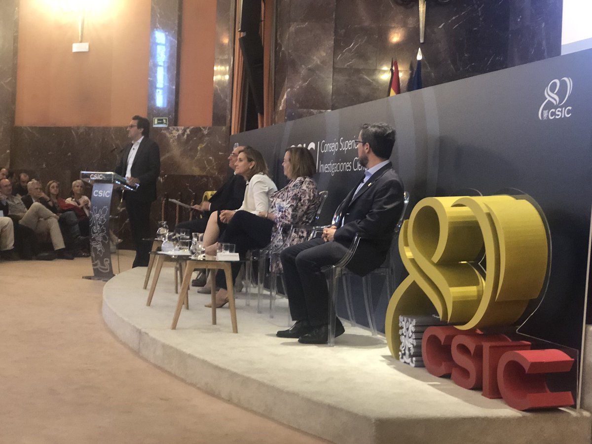 olguita1972's tweet photo. Hoy se ha dado un paso de gigante en la utilización de la computación cuántica en España a través del Acuerdo firmado entre el CSIC e IBM. Me hace sentir doblemente orgullosa!!#IBMQ #CSIC #ibmes https://t.co/o5oMjUbmDa