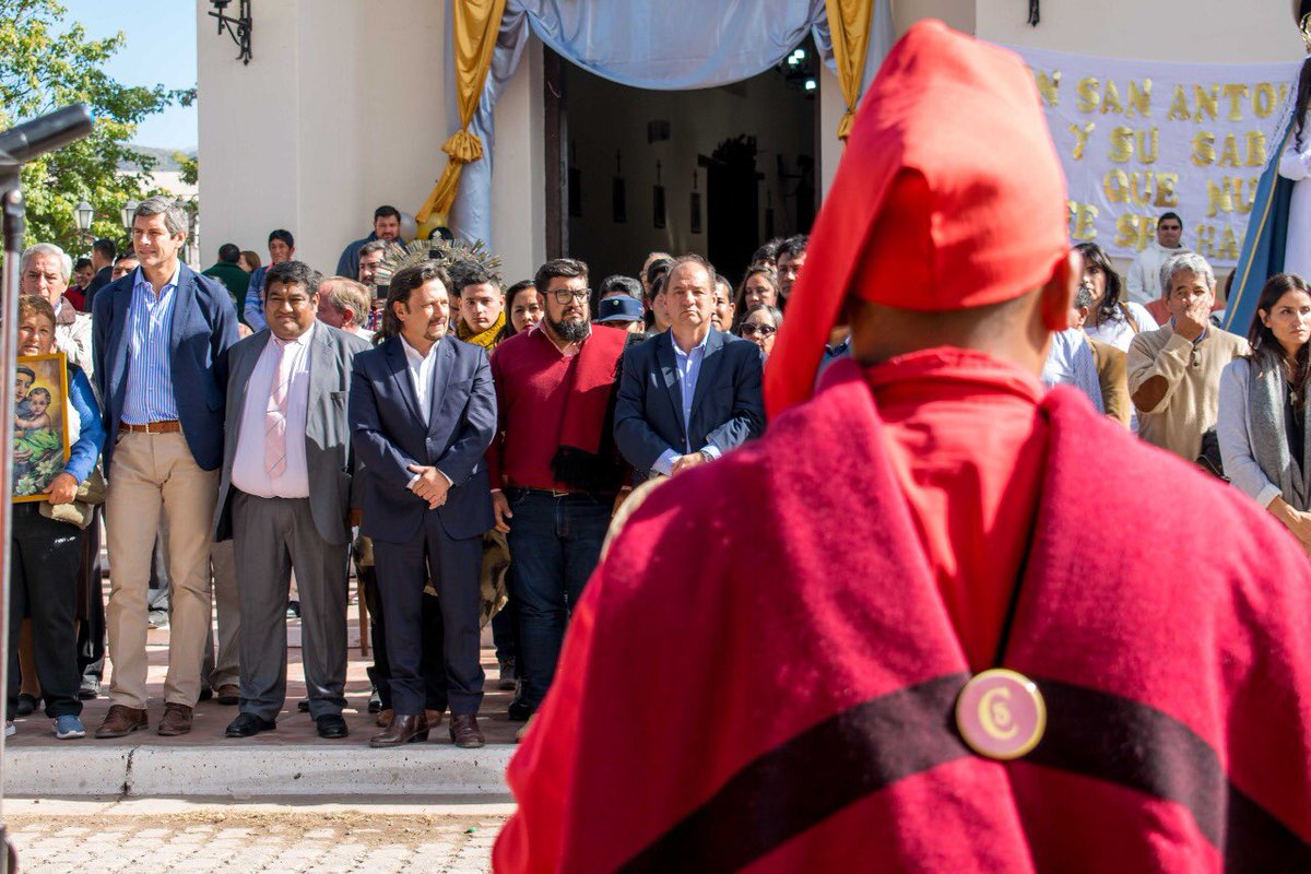 ricardo_villada's tweet image. Hermoso día de festejos en la Fiesta Patronal de La Viña. Desfile, música y tradición en una jornada colmada de fe y esperanza.