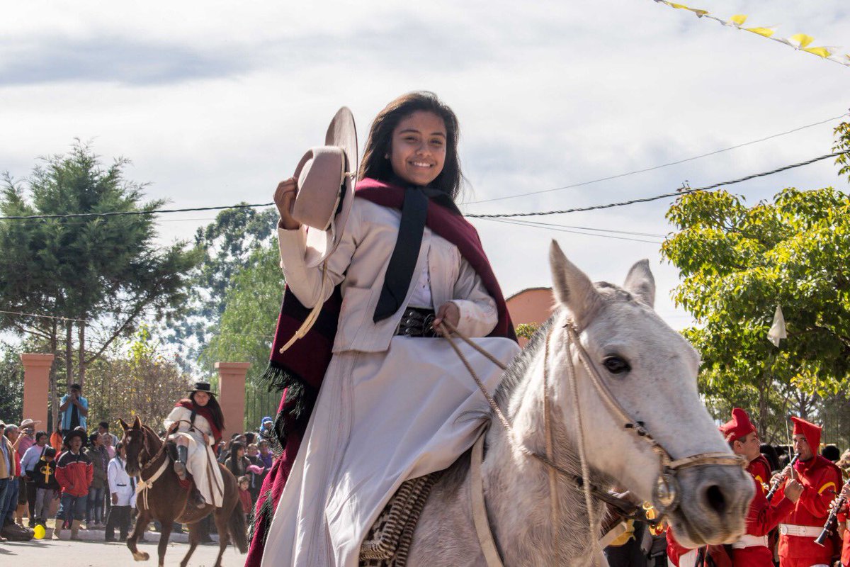 ricardo_villada's tweet image. Hermoso día de festejos en la Fiesta Patronal de La Viña. Desfile, música y tradición en una jornada colmada de fe y esperanza.
