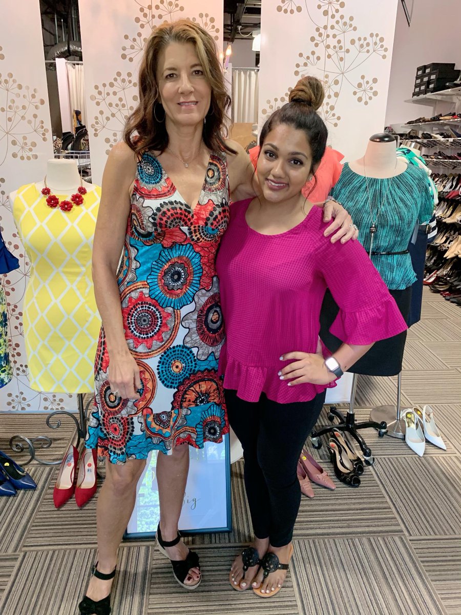 technavtexas's tweet photo. Thank you again to everyone who stopped by our office to donate during our #DressForSuccess x #TechnologyNavigators partnership drive!
The group members were overjoyed with the amount of gently-used items & toiletries we brought their way!
#KeepStaffingWeird #SocialGood https://t.co/mJtLHwLTf0