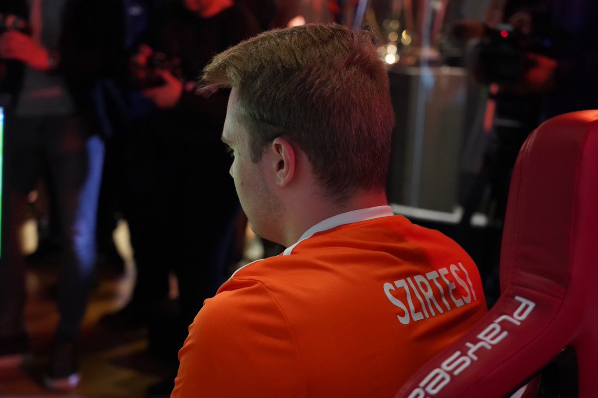 AFCAjax_eSports's tweet photo. It was a VERY close final... ๐ก๐ก
#AjaxNextePlayer #ZiggoeBattle https://t.co/8eTyKJ9KCR