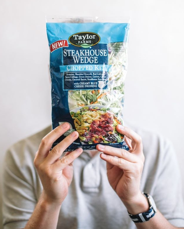 YourTaylorFarms's tweet photo. Prepping a #FathersDay cookout? Start with this. 🔥 Our NEW Steakhouse Wedge Kit is the grilling partner that Dad didn't know he needed. #TaylorFarms #GoToGreens https://t.co/h6UhmqRqdR
