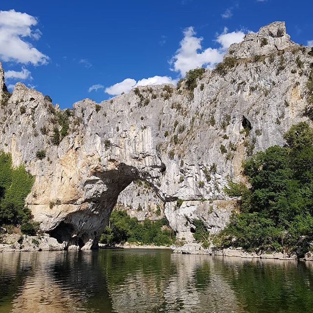 Pont d'Arc 
#ardeche #tourisme #nature #canoe #plages bit.ly/2KMoqfv