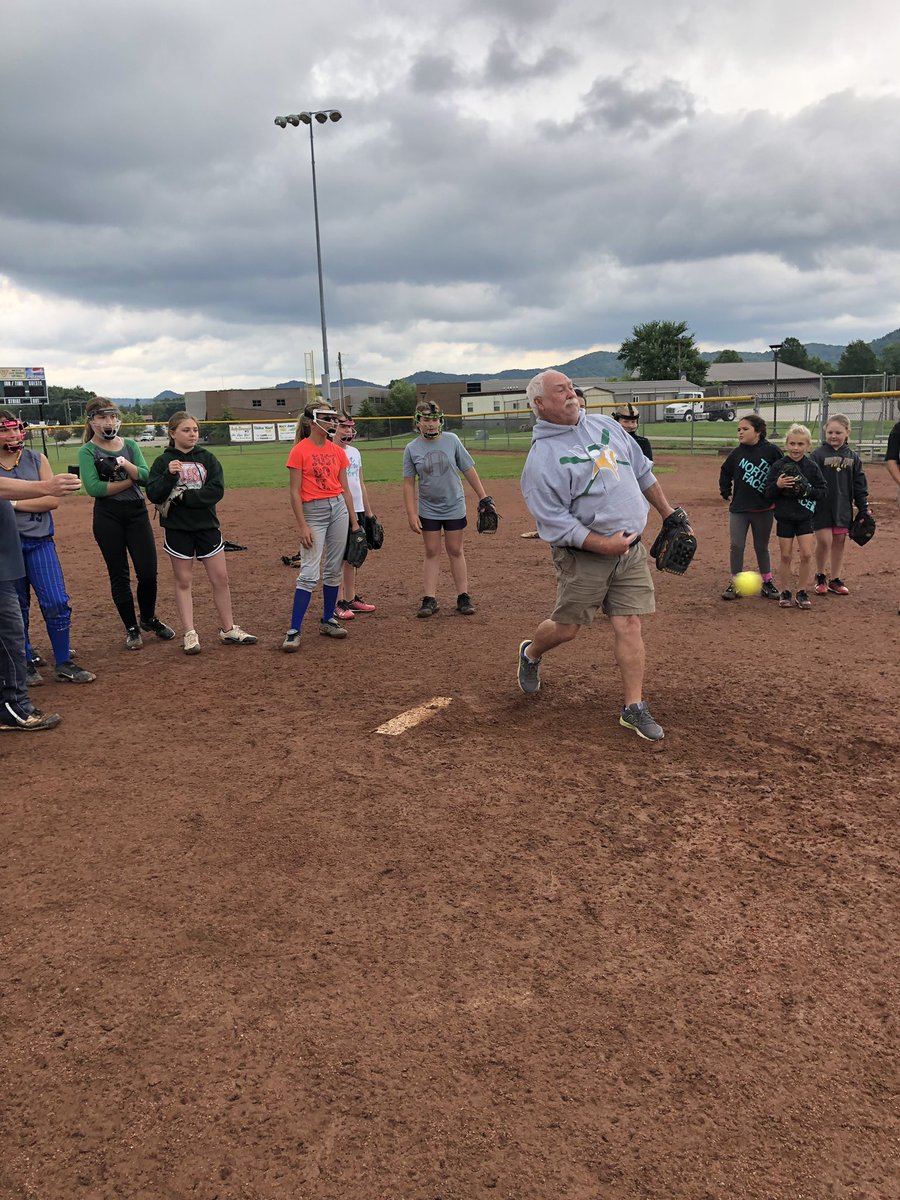 Day 4- Pitching and Catching! The beginning pitchers learned about the arm circle, snaps, proper body positioning and motion, and the proper rotation of the ball. More advanced pitchers learned the basics of how to throw a curve ball, drop ball, rise ball and change-up. 🥎