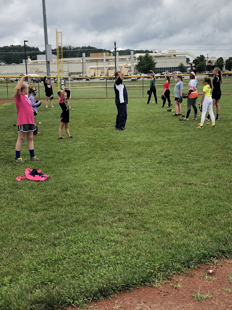 rcshssoftball's tweet photo. Day 4- Pitching and Catching! The beginning pitchers learned about the arm circle, snaps, proper body positioning and motion, and the proper rotation of the ball. More advanced pitchers learned the basics of how to throw a curve ball, drop ball, rise ball and change-up. 🥎 https://t.co/H8V02CMdUo