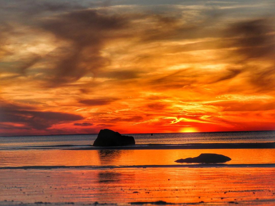 nauticalgin's tweet photo. Morning sky ablaze.
Nautical Gin. The Spirit of Exploration.
📸@beanfritz
#nauticalgin #AmericanGin #gin #cocktails #spiritofexploration #neverstopdiscovering #GandT #GinAndTonic #sailing #Sunset #sunsetbeach #ColdStorageBeach #CapeCod #capecodlife #newengland #massachusetts https://t.co/IcT7Ql9fnz