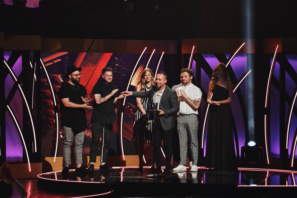 MessengersMusic's tweet photo. Is it too soon for a K-LOVE #TBT? We'll never forget the feeling of this moment at the @KLOVERadio @klovefanawards! So grateful. #MaybeItsOk

📸: Diego Brawn https://t.co/tiAz0vXMQY