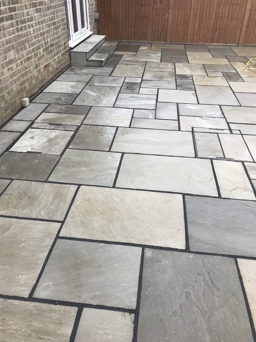 BuckinghamsLand's tweet image. We’ve been busy and it’s time to share it with everyone. Grey Indian sandstone patio completed with step facias and jet black pointing. Lots more projects to come #hardlandscaping #patio #gardendesign #easy-joint #landscaping #indiansandstone