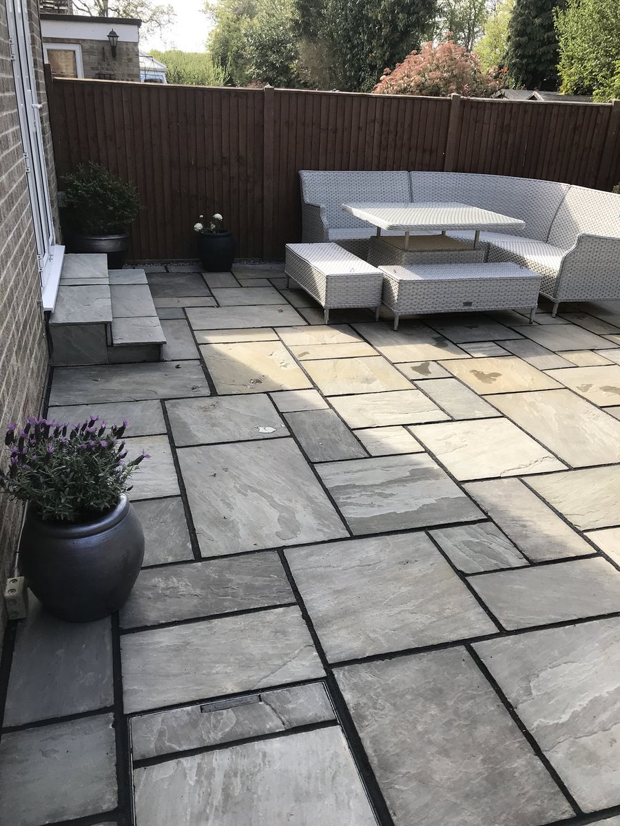 BuckinghamsLand's tweet image. We’ve been busy and it’s time to share it with everyone. Grey Indian sandstone patio completed with step facias and jet black pointing. Lots more projects to come #hardlandscaping #patio #gardendesign #easy-joint #landscaping #indiansandstone