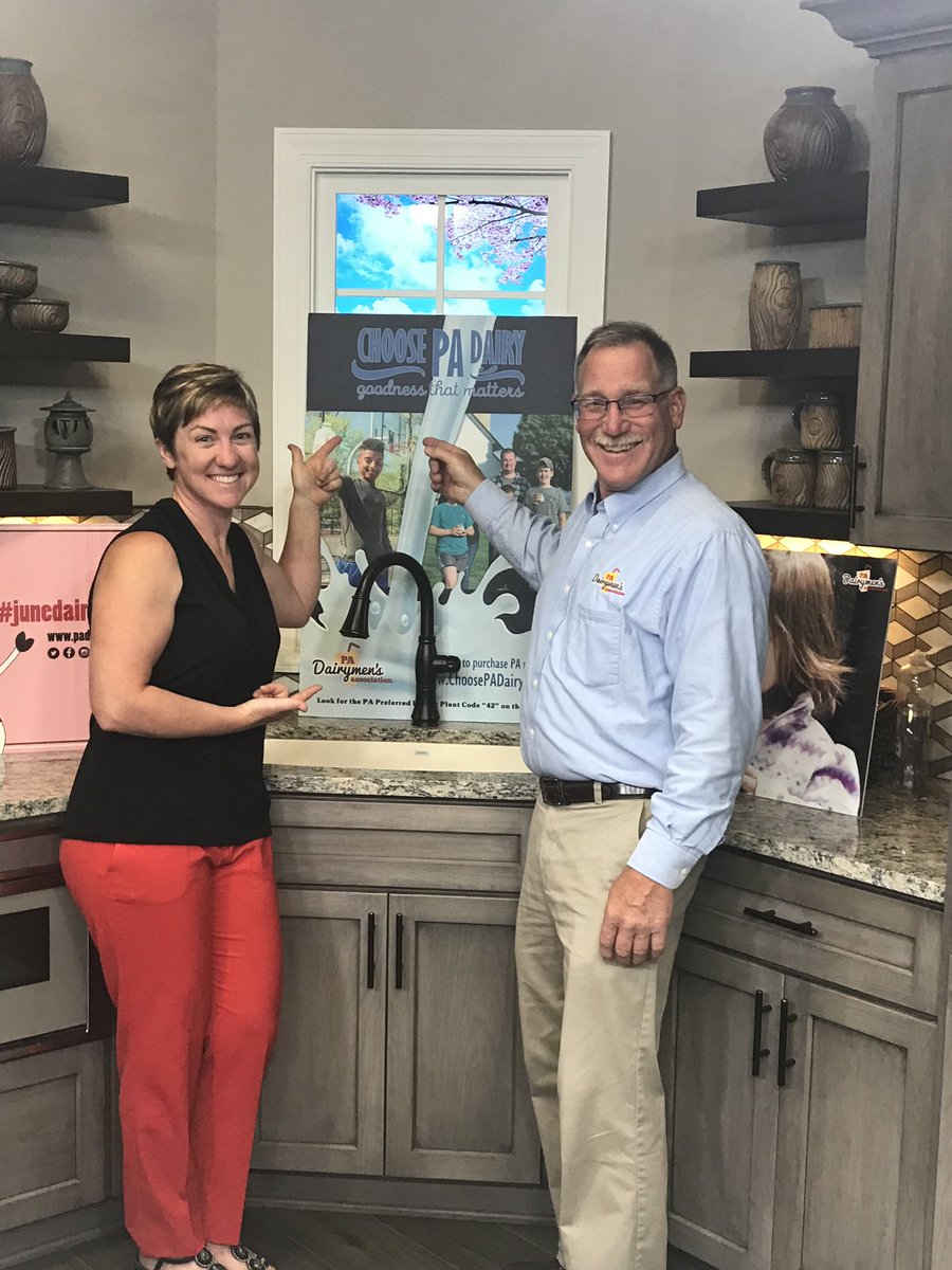 padairymens's tweet photo. It was a #dairy delicious day on @GoodDayPA with @AmyKehm and @BrettThackABC27 . Breakfast was on the menu with dairy in the leading role for Overnight Oats and Ricotta Pancakes - yum! Recipes in the comments below. #ChoosePADairy #GoodnessThatMatters https://t.co/4nDnCFUrr4