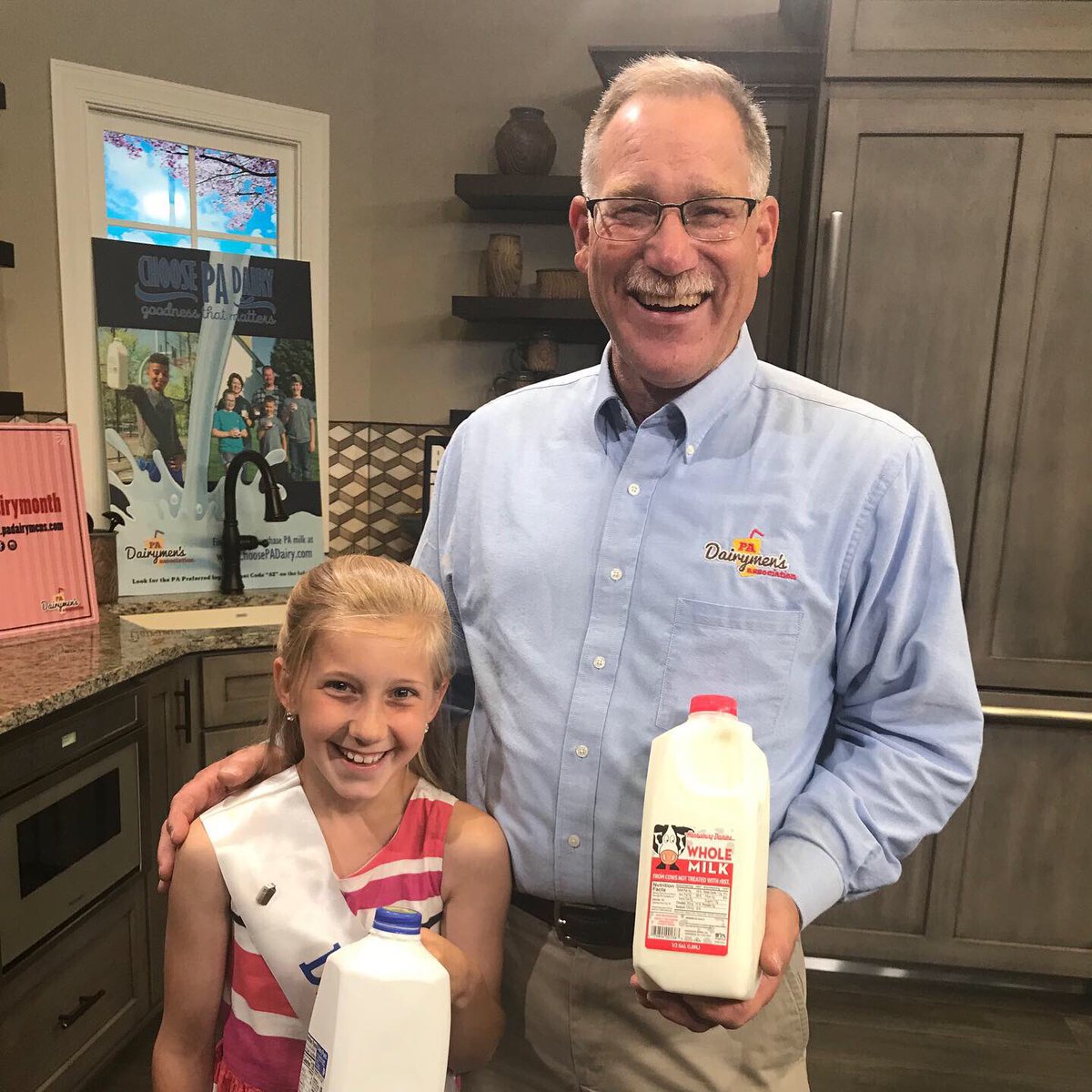 padairymens's tweet photo. It was a #dairy delicious day on @GoodDayPA with @AmyKehm and @BrettThackABC27 . Breakfast was on the menu with dairy in the leading role for Overnight Oats and Ricotta Pancakes - yum! Recipes in the comments below. #ChoosePADairy #GoodnessThatMatters https://t.co/4nDnCFUrr4