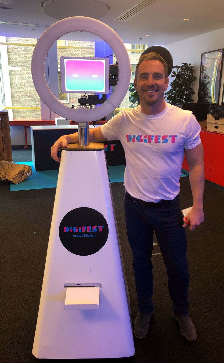 selfiebots's tweet photo. 🤖 Awesome Digifest 2019 #NBCUDigifest #selfiebot https://t.co/sHM84FG2I5