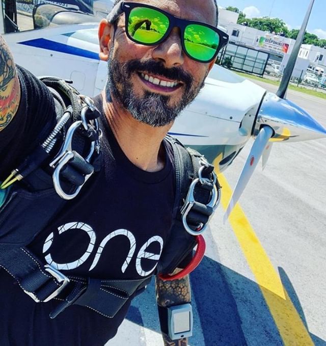 dekunu's tweet photo. Igor Elorza – hard at work and looking stoked with his Dekunu One alti and #swag⠀
.⠀
.⠀
.⠀
#repost @igorelorza⠀
#dekunu  #flydekunu #dekunuone #smartalti #altimeter #alti #gps #gpstracker #flightcomputer #skydiving #skydive #dekunugram #freefall #adrenaline #extremesport… https://t.co/zbOKhLDKMq