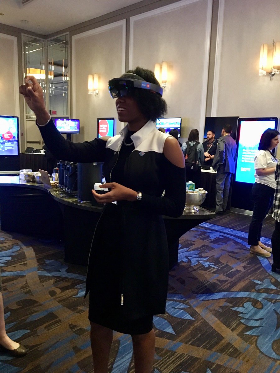 RashidaGeddes's tweet photo. Onboarding of the future @BMO #HXSummit #montreal #proudtoworkatbmo #humanexperience https://t.co/SGmLLr35ec