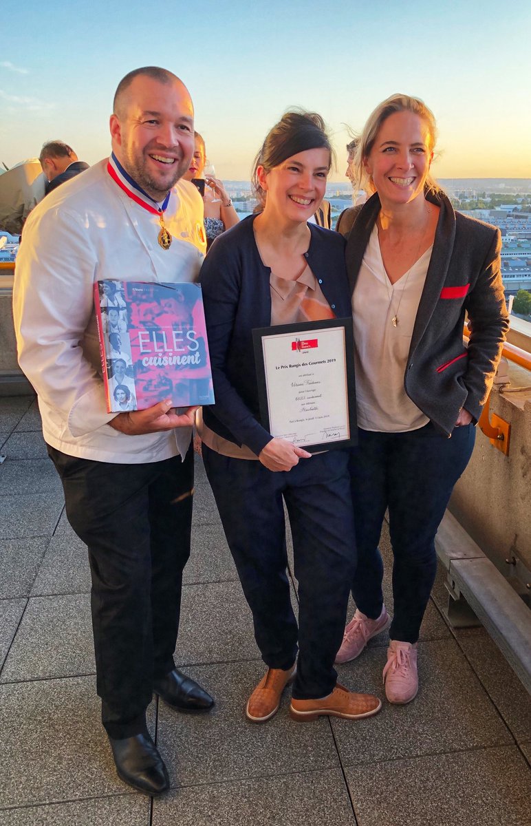 #PrixRungisdesGourmets2019
Ce jeudi 13 Juin remise du Prix à ⁦<a href="/VeraneFrediani/">vérane frédiani</a>⁩ pour son ouvrage  Elles cuisinent ⁦@HachettePrat⁩
au ⁦<a href="/marchederungis/">Marché de Rungis</a>⁩ Félicitations 🎉