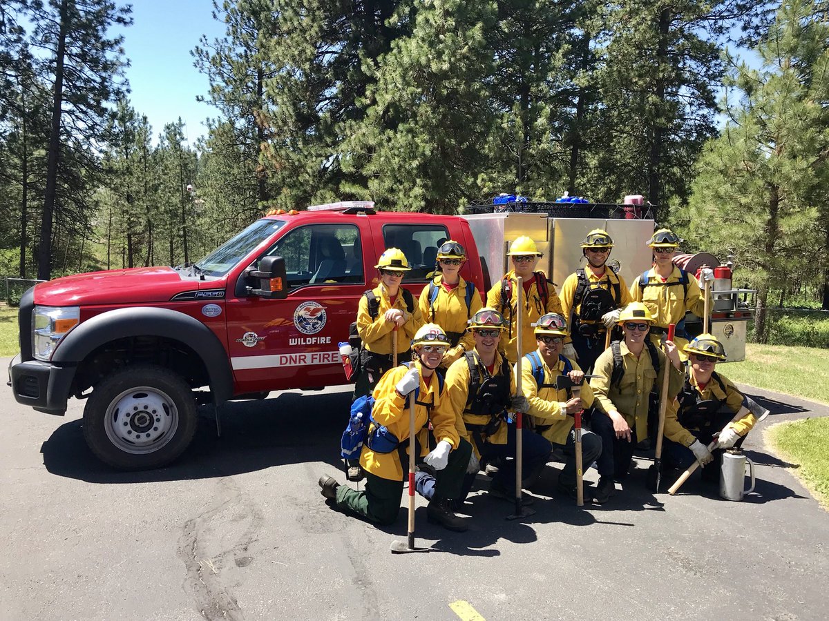 spokaneco8_3711's tweet photo. Great collaboration between our recruit academy &amp; @waDNR_fire 🔥
Combined training ⬆️ communications and relationships #WaWILDFIRE 
@SCFD8 @SCFD9 @CheneyFF1919 @PullmanFF @PullmanFire 
#scfd3 
#HereForYou https://t.co/LUt1SrfefE