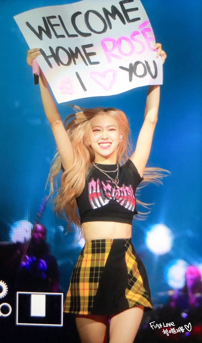 roseannepix's tweet photo. I'm so happy for you Rosé https://t.co/bZm5nVtosL