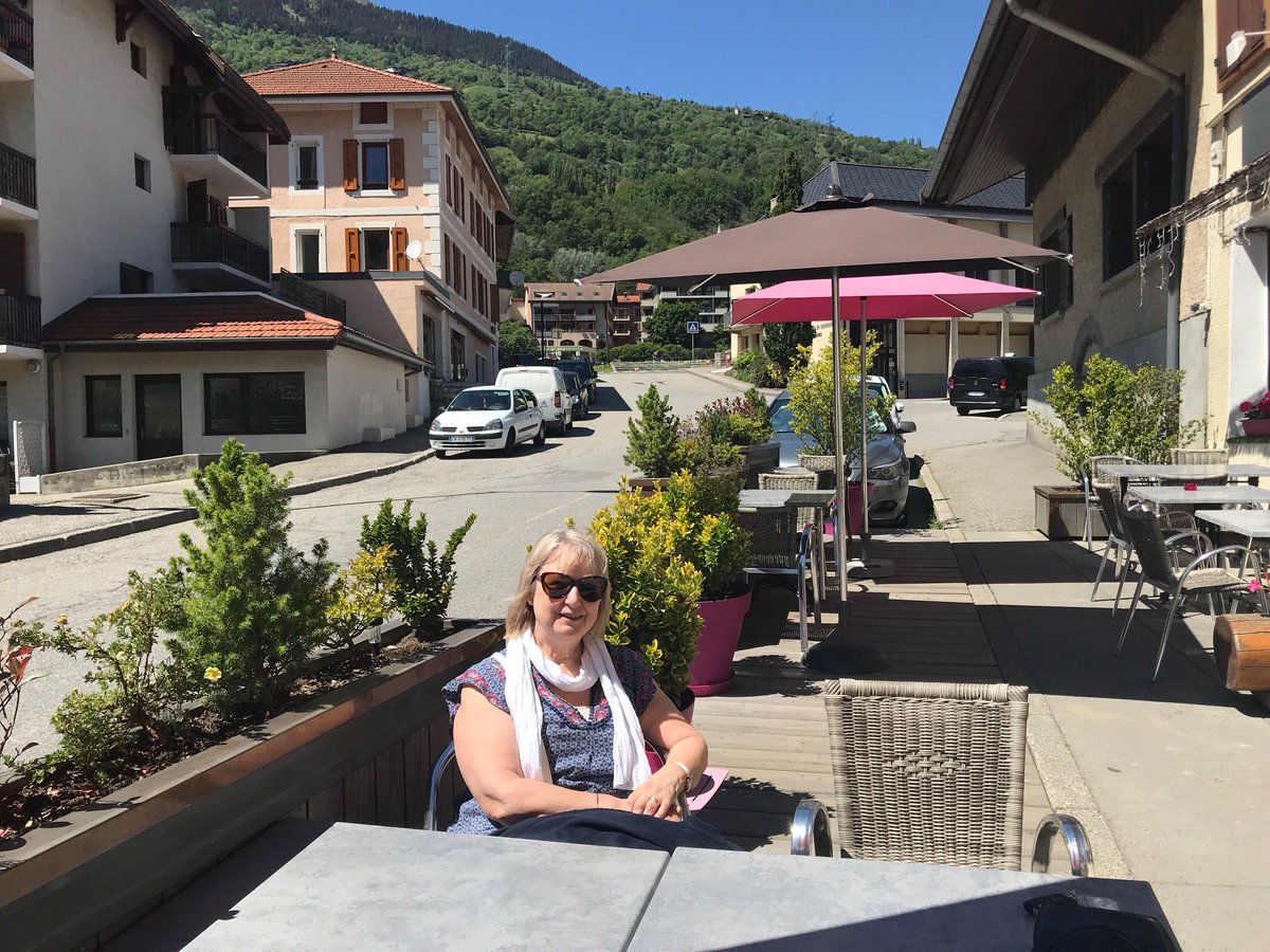 CreteCoteSki's tweet photo. 22.5 degrees not a cloud in the sky - absolutely beautiful!

#LaPlagne #Summertime #CreteCote #CreteCoteSki #FrenchAlps #MountainChalet #SkiChalet https://t.co/btJrw5Upk6