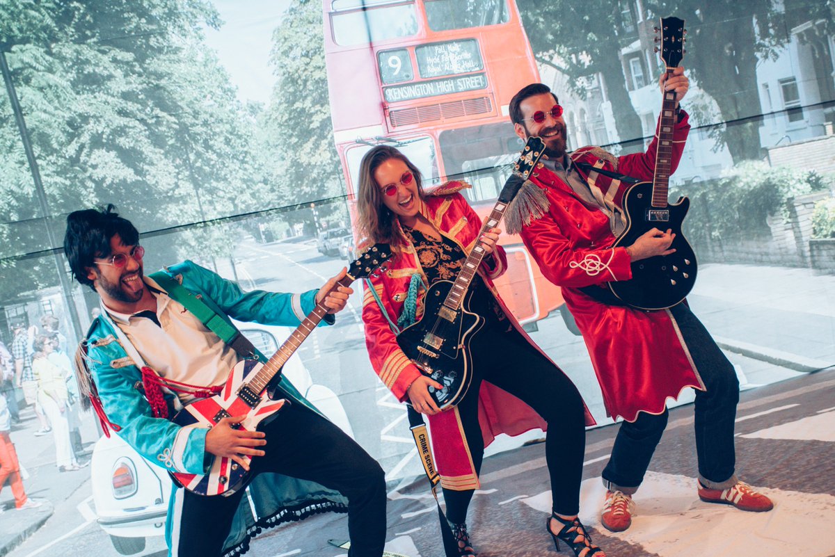 UniIntlStudios's tweet photo. Digifest is wrapping up this evening with a drinks party for our London #NBCUFamily, ending a fun-packed innovative and interactive day. 60’s-inspired photo opps and activities were aplenty for employees to explore in anticipation of the upcoming film, Yesterday #NBCUDigifest https://t.co/zlbzFanoZk