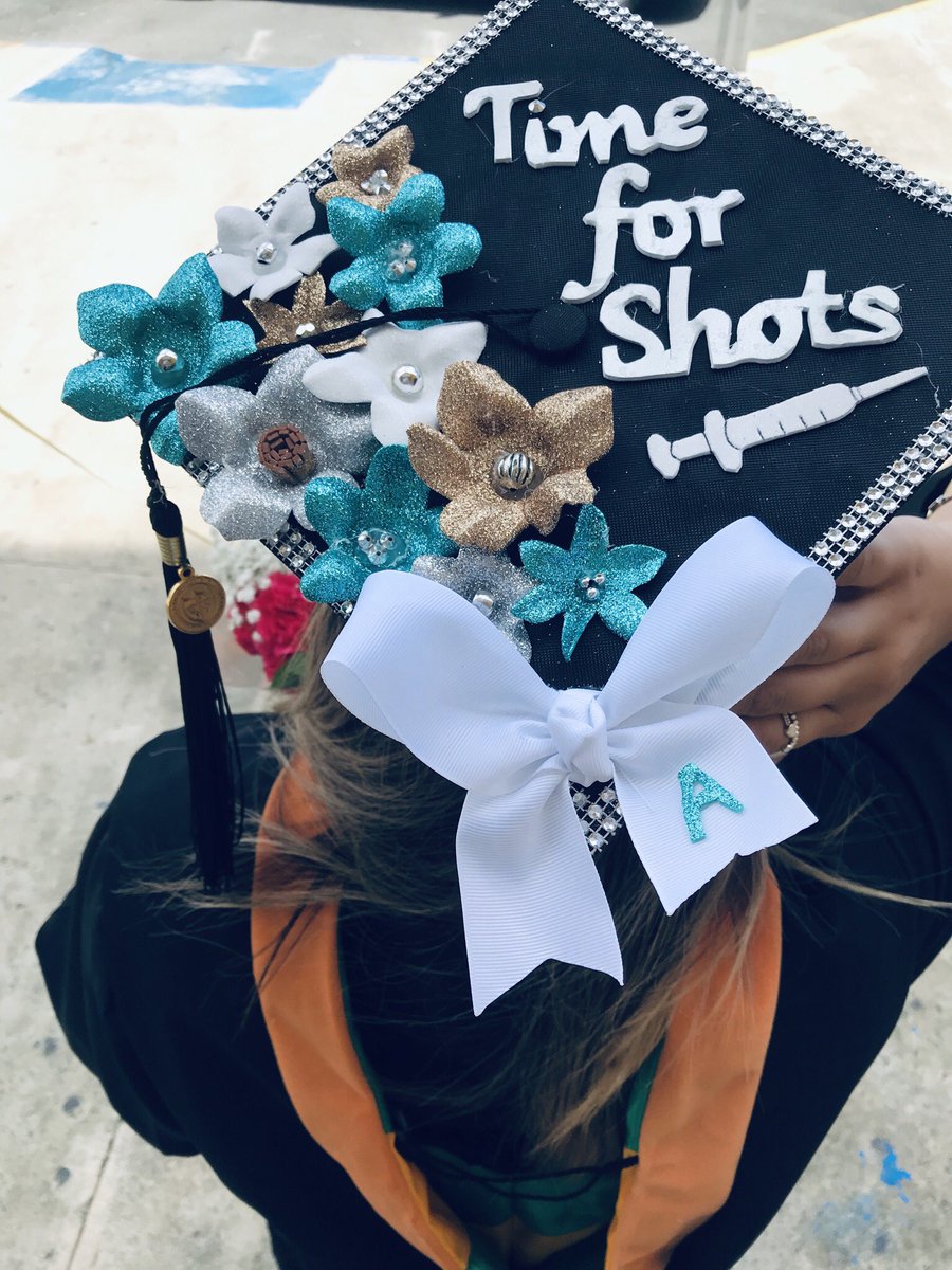 rosimaar_n's tweet photo. Grad-BSN 💉👩🏻🎓
#timeforshots https://t.co/jwc5YoeXZY