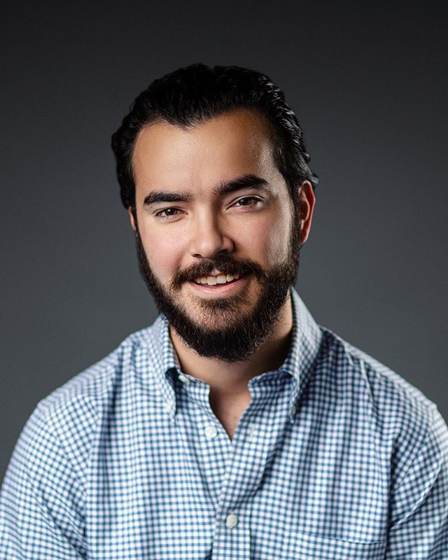 techsantos's tweet photo. Les dejo una foto que me tomaron en el trabajo y les confieso un secreto. Aunque me veo muy feliz en la foto, detesto usar camisas de botones. 😂
Sean honestos.... barba del 1 al 10?
•
•
•
#techsantos #tech #tecnologia #technology #techy #techies #te… https://t.co/3SmgqOzb7H https://t.co/C6MJsUfHYy