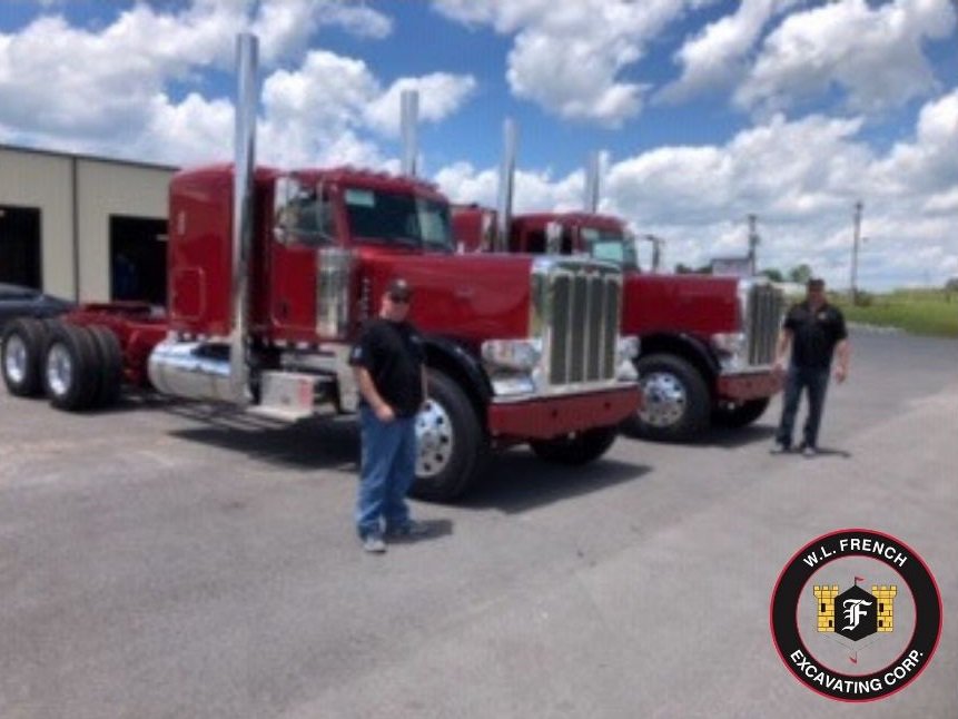WLFrench's tweet photo. WLF Drivers Chuck Goddard & Bryan Douglas @Fitzusa in Crossville, TN.
They are taking delivery of our latest additions to the fleet, WLF No. 236 & 237 and driving them back home!
#fitzgeraldgliders #gliderkits @peterbilt #twinning #bringinembackhome #wlfrench #wemoveboston https://t.co/V7kCHA1LFY
