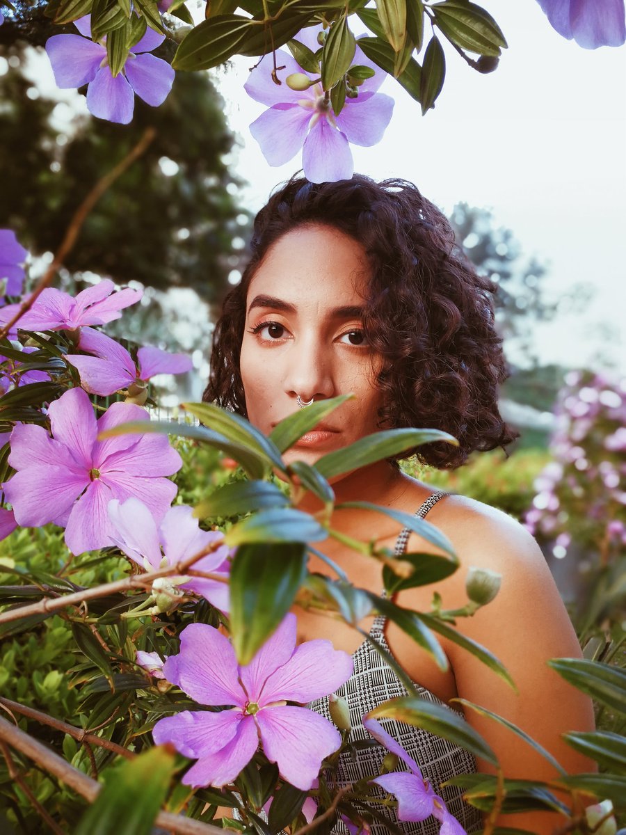 Galera, venho IMPLORAR pra quem for do RJ: FOTOGRAFEM COMIGO.

Eu tô literalmente na rua, fui expulso de casa e vou tentar conseguir um abrigo na Casanem. Preciso MUITO de trabalhos e dinheiro pra conseguir me manter minimamente bem. Fotografo por qualquer valor + passagem!