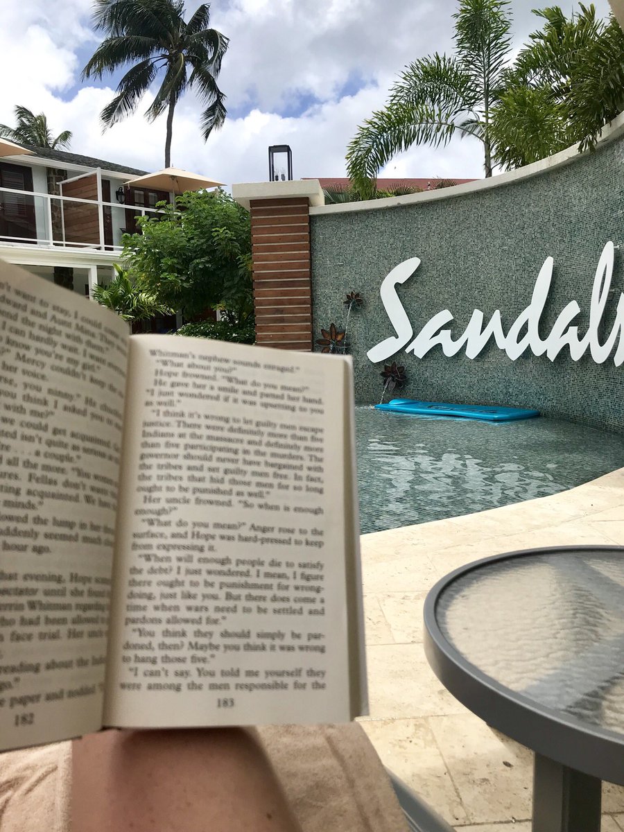 #D5Reads365 especially when on holiday! Second book in hand thanks to <a href="/accessfreely/">Richland Library</a> 📖 💙🌴