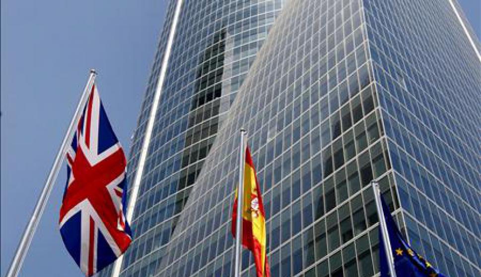 dlcarballo's tweet photo. It was a real pleasure to participate in the meeting with @dcms at the @ukinspain, where we analysed the flow of cross-border data and other legal issues related to data protection in the context of the departure of the United Kingdom from the European Union https://t.co/drAHfCz9HP