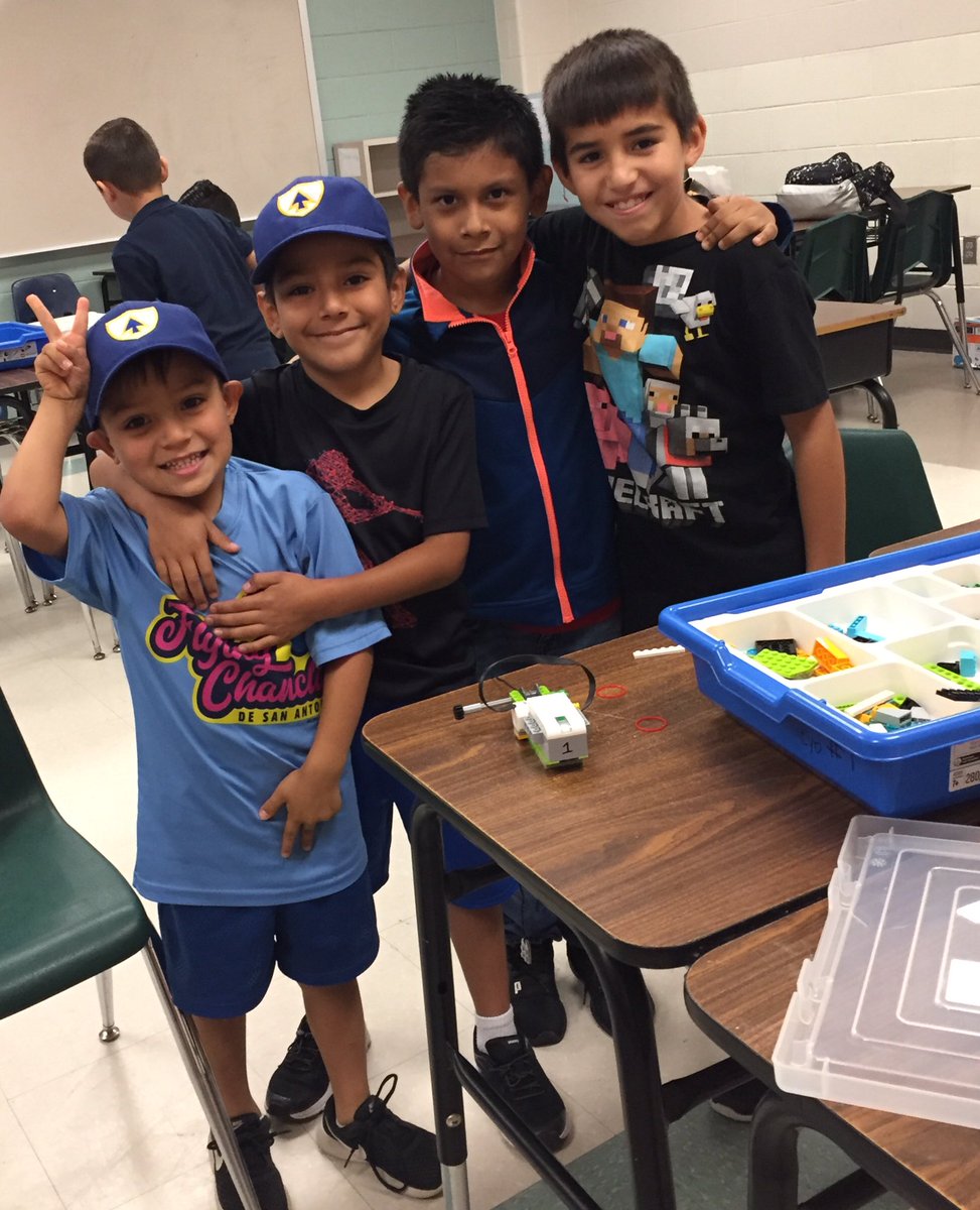 mpalacios787's tweet photo. Making friends, learning and having fun at the CYD Robotics Summer Camp! @ElizondoPaz @JoannaDeniseTo1 @McAllenISD https://t.co/rlLbjNMIm9