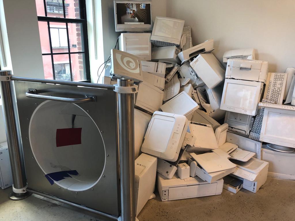 leonard_design's tweet image. Showfields in New York is a definite must see! Online meets physical with well trained, knowledgeable staff in a retail/art installation environment. Who doesn’t love a stripy slide! We need one of these on the UK high street! @showfields_nyc #UStoUK #Inspirational #RetailDesign