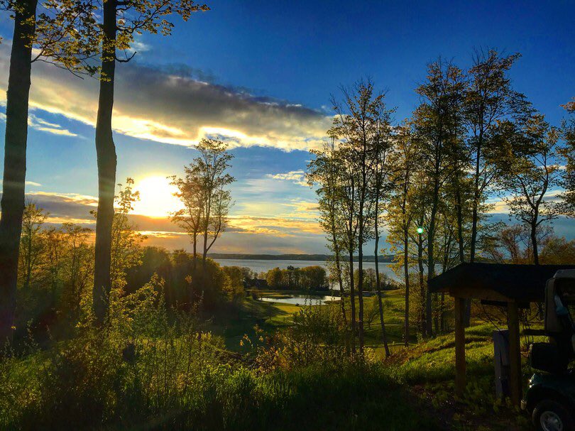 GTResort's tweet photo. We have seen some truly stunning photos in this year’s Sunrise to Sunset photo contest and it’s not too late to enter! Post your favorite No Michigan sunrise or sunset photo now with the hashtag #GTRsunrisetosunset19 for a chance to win 2 passes aboard the @tallshipmanitou. 🌊⛵️ https://t.co/T6QVlvxAZ1