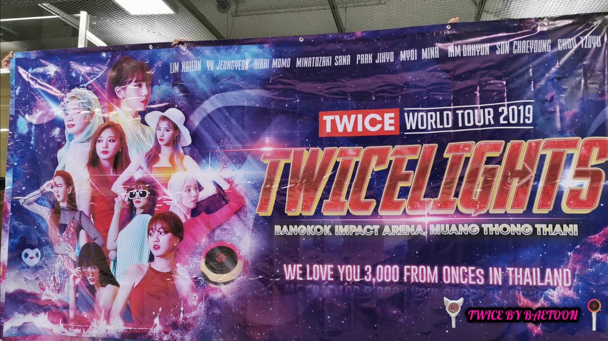 misayeon's tweet photo. Every year that TWICE visits Thailand Onces always prepare so many banners and decorate parts of the airport to welcome them haha, the dedication and support is always amazing 👏🏻 https://t.co/dogmspSTdu