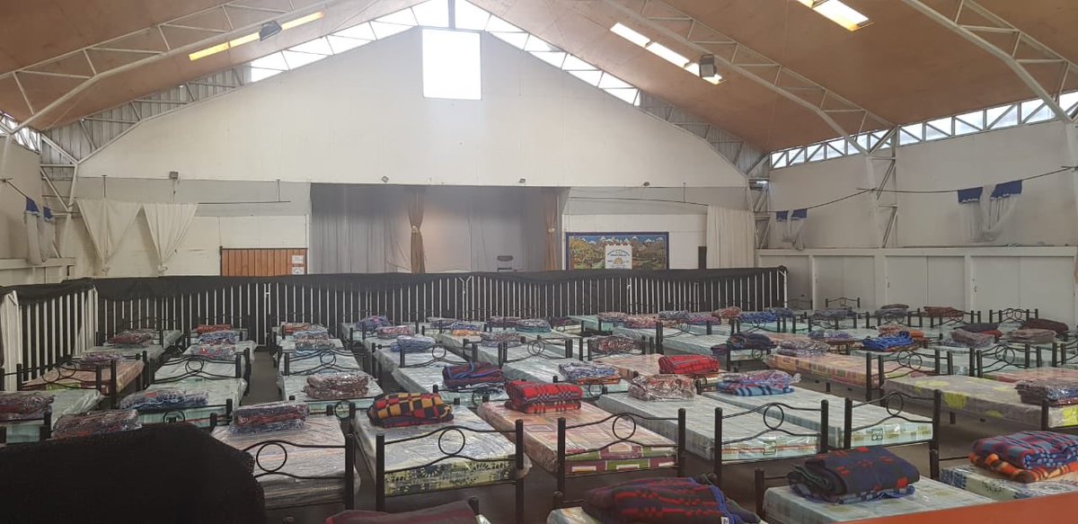 Hoy volvemos a activar nuestro Albergue Municipal. A partir de las 15:00 horas dispondremos del Gimnasio Los Suplementeros (calle Clavero #268) para recibir a personas en situación de calle, avísanos al📞 800104777 o +56 9 9047 3157.