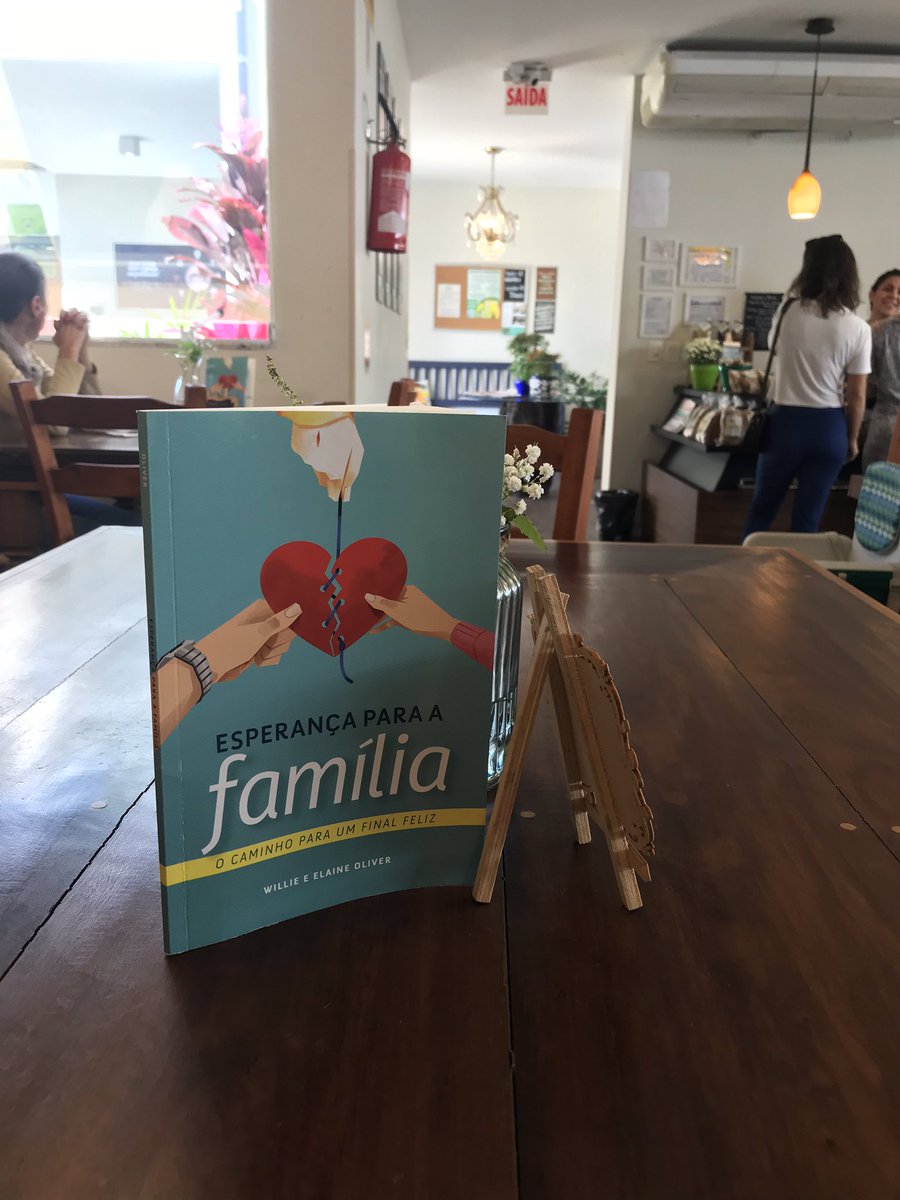 marceloa_coelho's tweet photo. “Devem estabelecer-se restaurantes vegetarianos nas cidades, e por eles 
deve ser proclamada a mensagem da temperança.” EGW

Livros no centro de influência de Itajaí à disposição dos clientes do restaurante vegetariano. 

#missiontothecities #lifehopecenter #centrodeinfluencia https://t.co/RMJRNG8dhm
