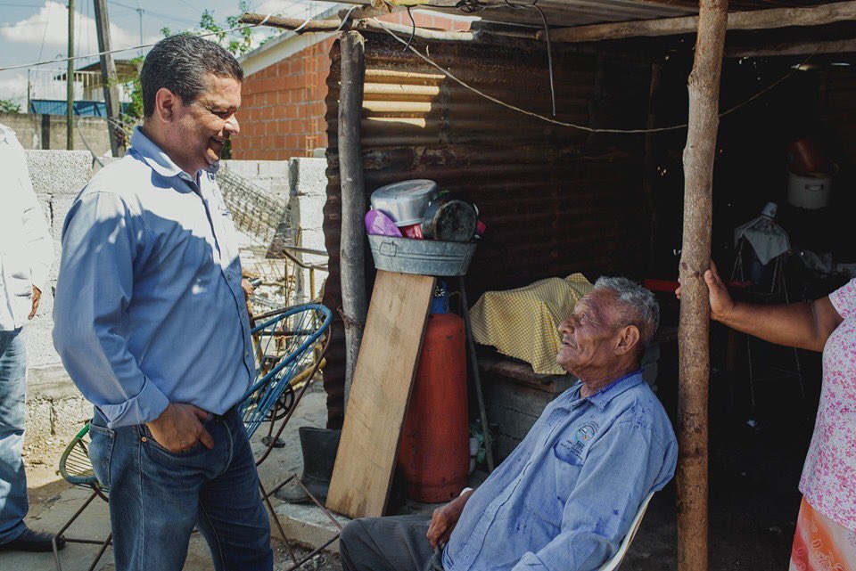 CosamaloapanDe's tweet photo. Supervisaré todas las obras que se están ejecutando este año, de esta manera recibiré del mismo ciudadano sus inquietudes.

#SomosCosamaloapan https://t.co/ipATfHwgKn