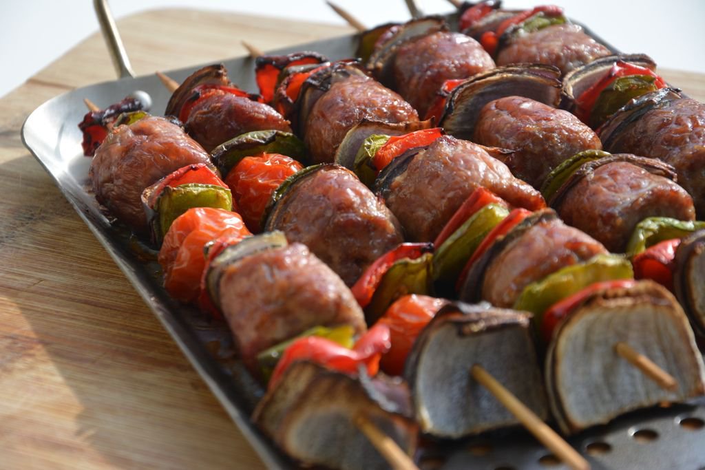 Step 1: Marinate.
Step 2: #Skewer. 
Step 3: Grill.🔥
Get pork neck skewers done in no time with Desora. buff.ly/2WyFuHV
#Desoracooks