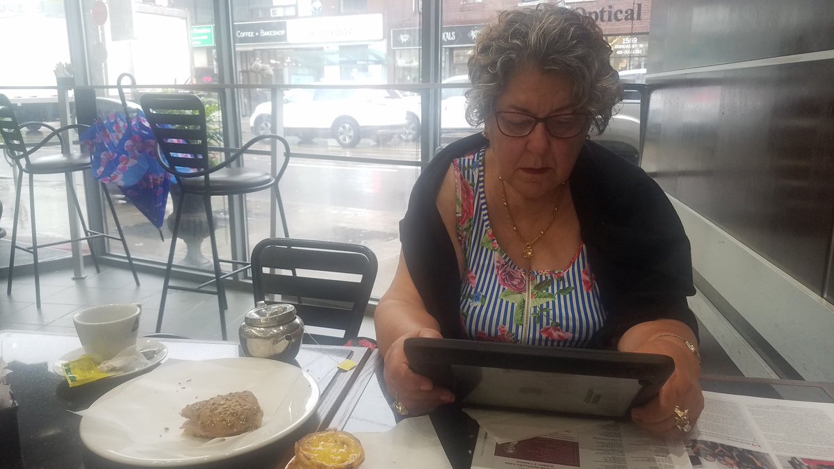 ChristinaFo's tweet photo. Enjoying Toronto's finest Portuguese baked goods! 🥐🧀☕
#tostamista #galao #paodoce
#padarias #pasteisdenata #portuguesecustardtarts #pastries https://t.co/1iVMcZ3bvO