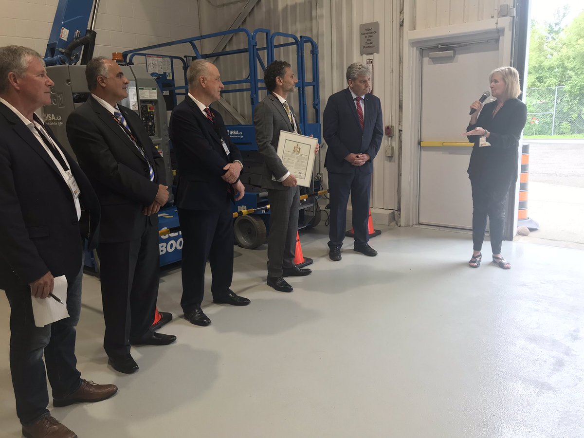 dianedeans's tweet photo. Thank you @IHSAnews for inviting me this morning to your new Skills Development Centre in Ward 10 on St. Laurent Blvd. Wonderful to have you part of our community! @GeorgeDarouze @JohnFraserOS #ward10 #healthandsafety https://t.co/6DY5961yHB