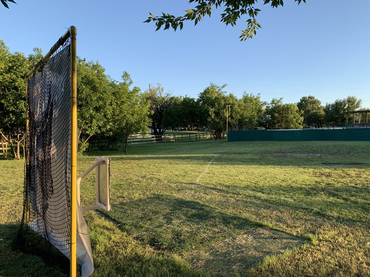 TexasWiffleBall's tweet photo. Wednesday night Wiffle ball>>>>>> https://t.co/LITIonTsL4