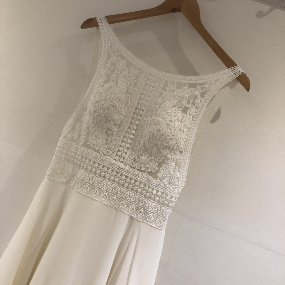 KrystleBrides's tweet photo. New @Alanhann1 RITA MAE collection coming soon! (Dress pictured TINA). https://t.co/cVw84jnvU9