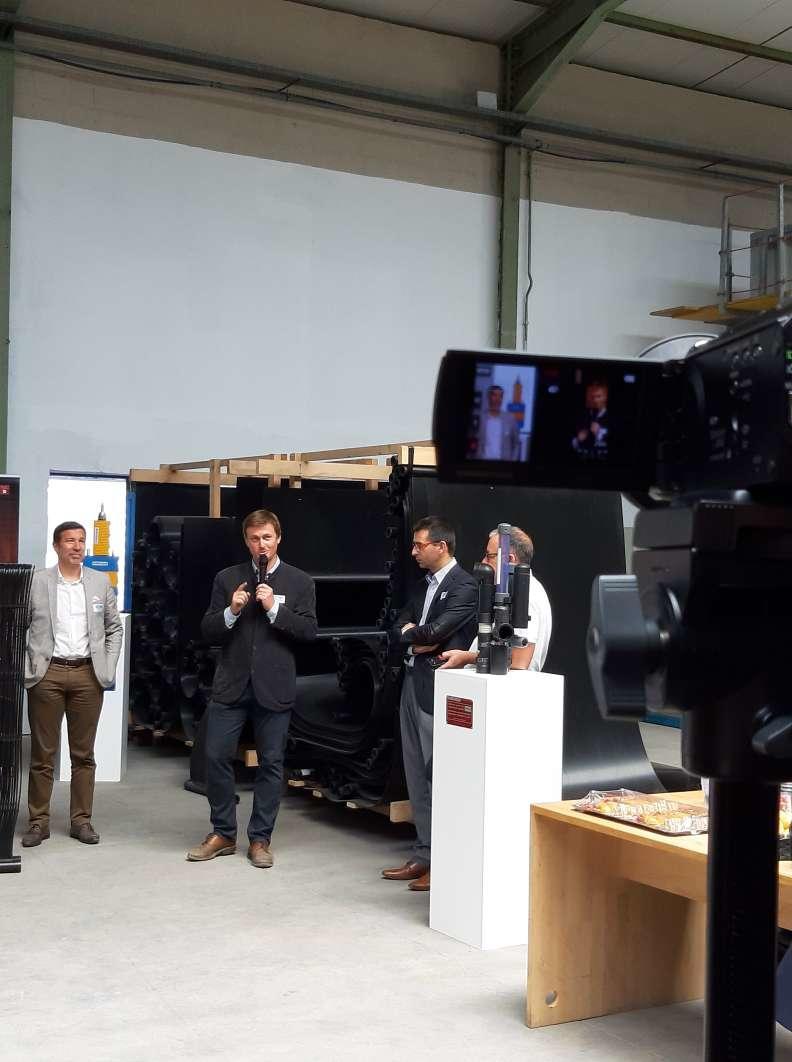 ecloLINK's tweet photo. #Tournage 
Aujourd'hui, notre équipe de tournage était chez FAFCO, fabricant de solutions chaud 🔥 et froid ❄️ écologiques pour l'industrie.  
 
🔜 Prochainement, découvrez en vidéo la présentation de l'entreprise et les interviews que nous avons filmées dans leurs locaux ! 🎞🎥 https://t.co/RGgV9OFvsm