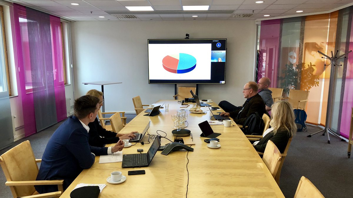 Paul_Pettersson's tweet photo. Fortsatt arbete med dataanalyser i SUHFs arbetsgrupp som analyserar lärosätenas bidrag till kompetensförsörjningen. Idag på MDH fick vi också besök av medarbetare från @UKambetet, @Malardalsradet och @RSormland.
@malardalen_uni https://t.co/OFNr0tJZyA